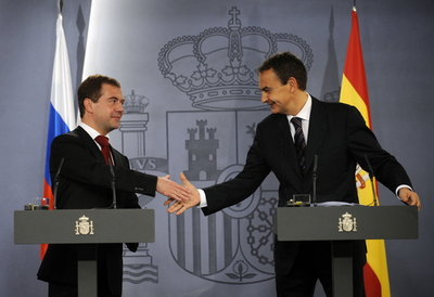 スペイン首相、ロシア大統領の前でうっかりFワード