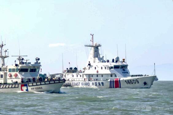 台湾巡視船、制限水域内で中国海警船と「にらみ合い」