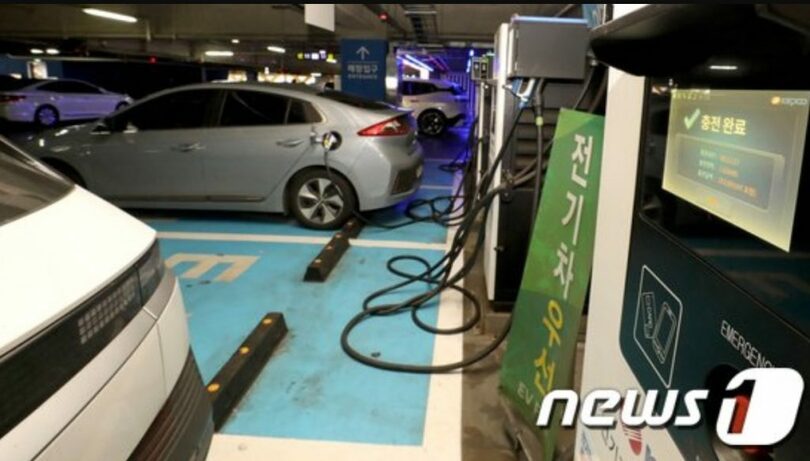 ソウル・龍山駅の駐車場にある電気自動車充電器スタンド(c)news1