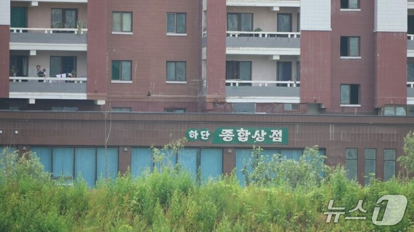 威化島下端里に新たに建設されたマンションに入居した住民の様子＝筆者提供(c)news1