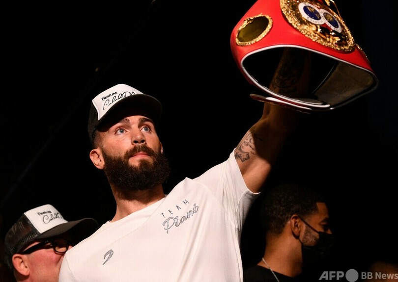 アルバレスとプラント、前日計量で再び火花 Sミドル級統一戦