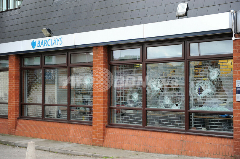 ロンドン暴動で初の死者、マンチェスターにも飛び火