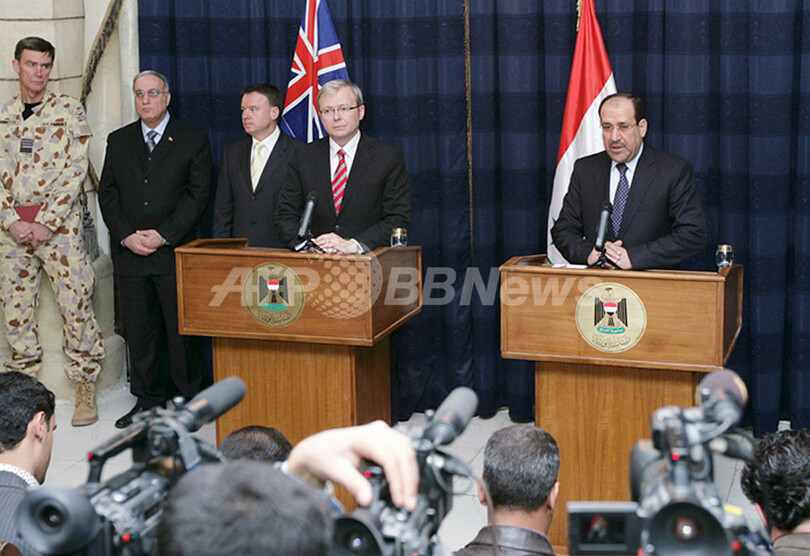 豪首相がバグダッドを電撃訪問、イラク駐留豪軍の来年6月撤退を表明