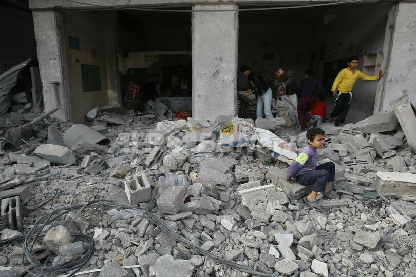 国連車両をイスラエル軍が攻撃、ガザ援助活動停止