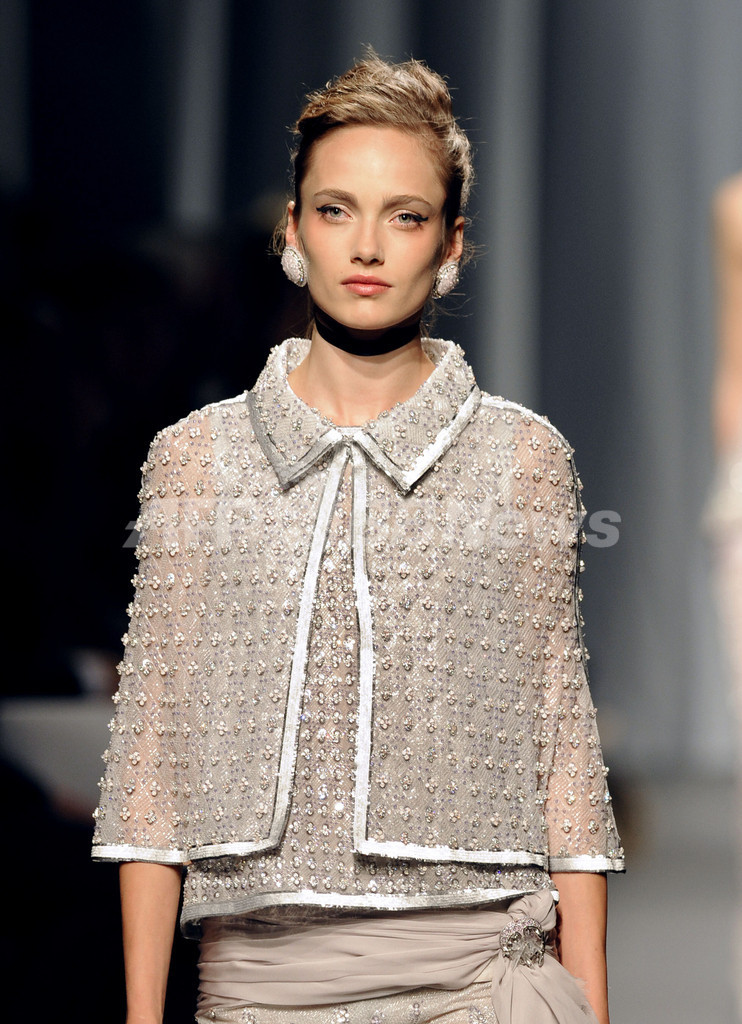 ＜11年春夏パリ・オートクチュールコレクション＞神秘性とフレッシュさを両立、「シャネル」