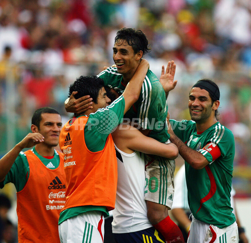 メキシコ パラグアイに快勝し準決勝へ