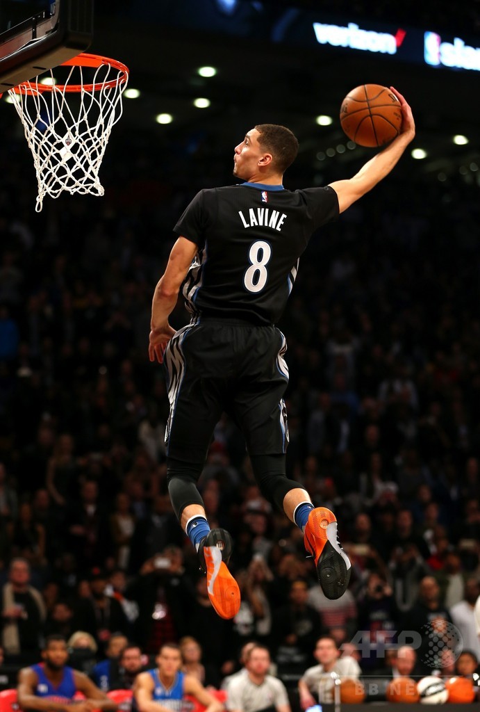 ラビーンがダンクコンテスト連覇、ゴードンとの一騎打ちを制す NBAオールスター