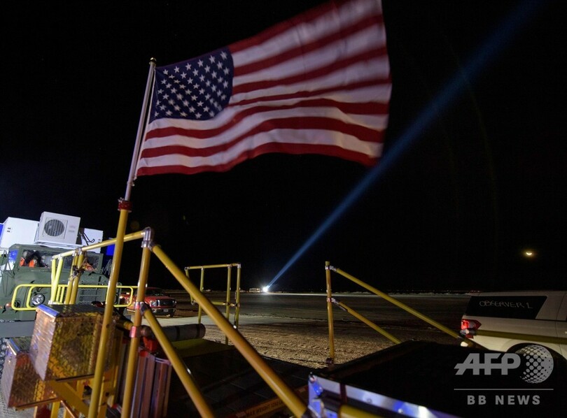 ボーイング宇宙船、不具合のため地球帰還 米砂漠に着陸