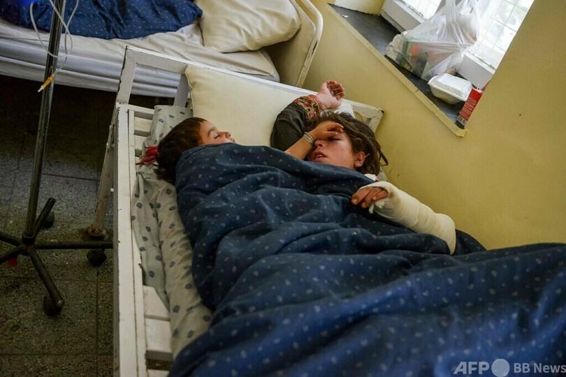 「家族は皆がれきの下…」 アフガン地震、ショックに包まれる被災地の病院