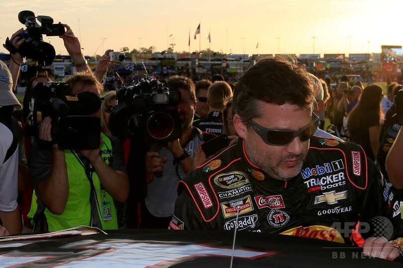 死亡事故起こしたスチュワート、復帰戦でクラッシュ