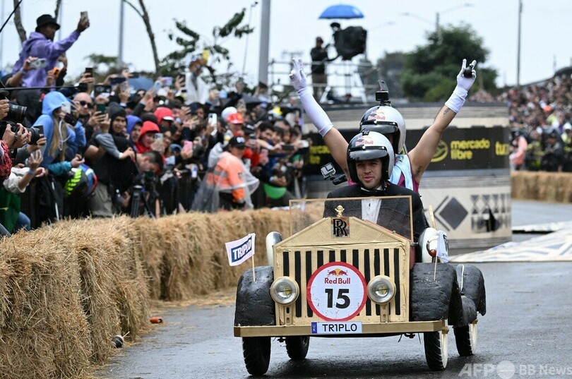 ドラゴンにミシンも出走 南米コロンビアで手作りカートレース