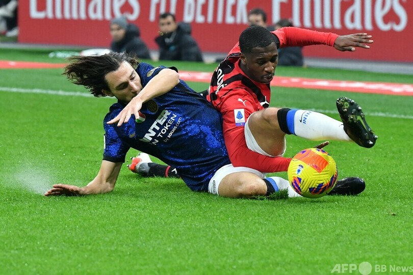 ミランがインテルとドロー、首位浮上ならず ナポリ首位維持