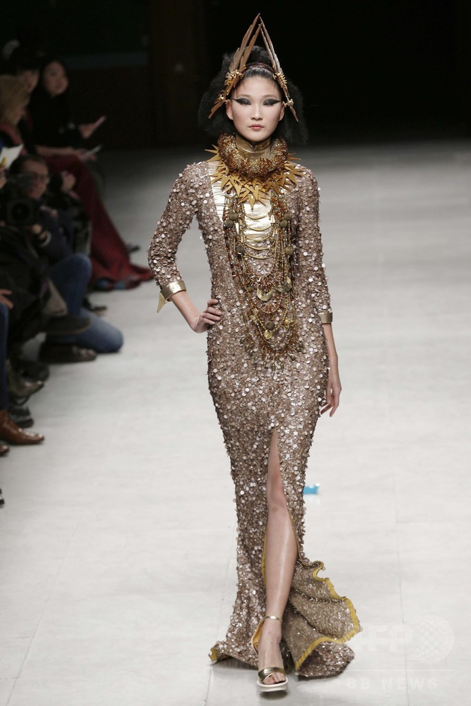 アラブ文化とフレンチスタイルの融合、「ジュリアン・フルニー」15年春夏オートクチュール