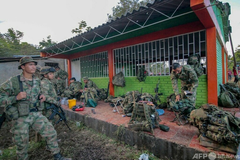 コカ農家、拘束の兵士180人解放 コロンビア