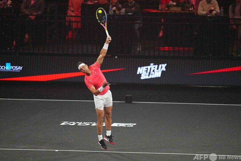 アルカラスがナダルに競り勝つ ネトフリ主催のエキシビション