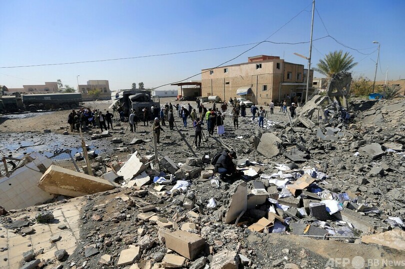 内戦のイエメン、空爆で破壊された首都サヌアの空港