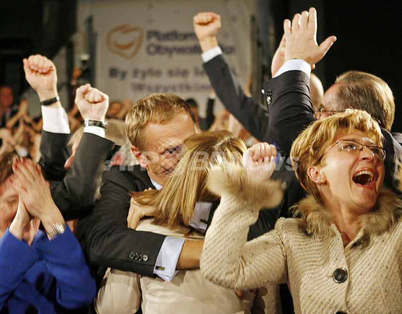 ポーランド総選挙で与党が敗北宣言、政権交代へ