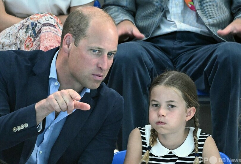 ウィリアム王子夫妻とシャーロット王女、競泳を観戦 英連邦競技大会