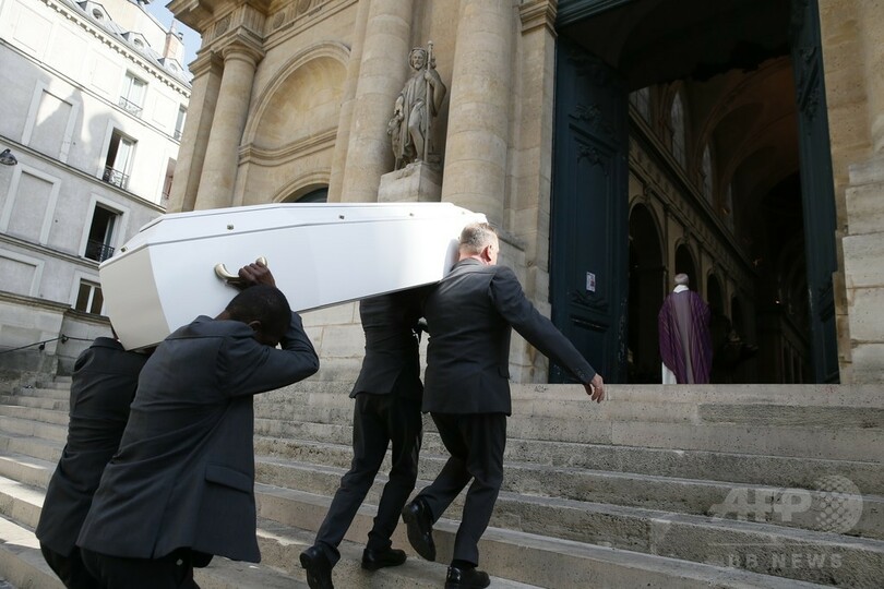 マダム・カルヴェンの葬儀に現アーティスティックディレクターら