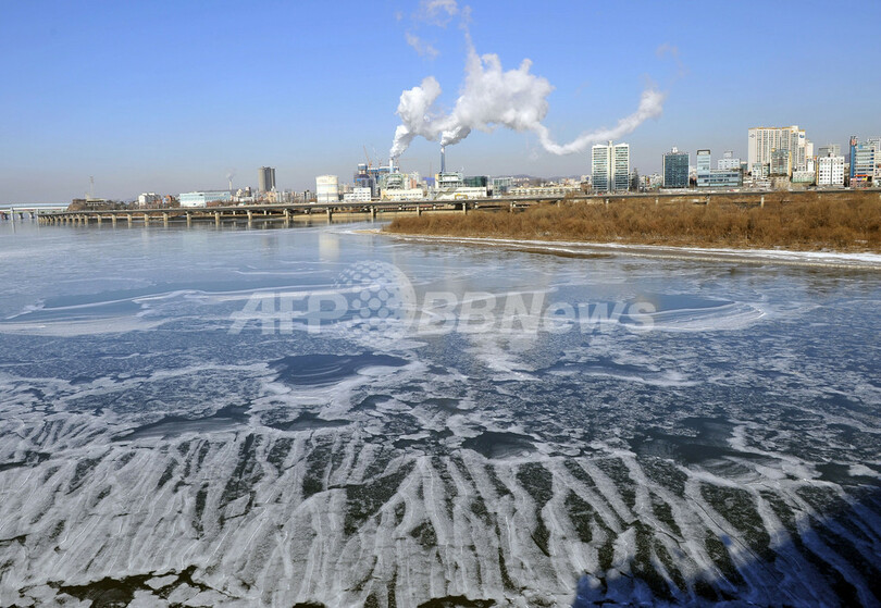 省エネ対策に長袖下着、記録的寒波の韓国