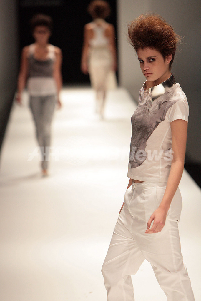 ＜08年春夏リスボン・コレクション＞ララ・トレース、新作を発表