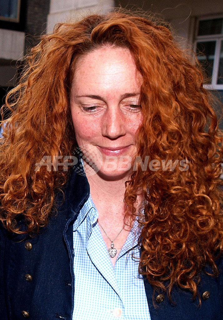 英盗聴スキャンダル、廃刊大衆紙の元編集長を逮捕