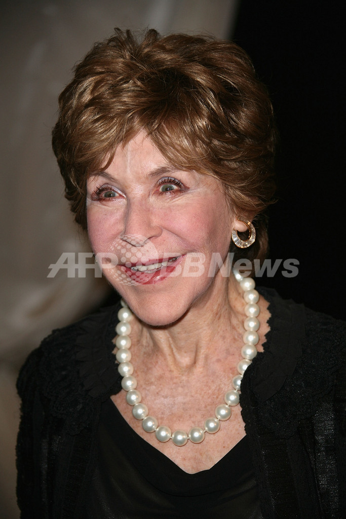 ファースト・レディのドレスが一堂に、レーガン元大統領夫人の「衣装展」