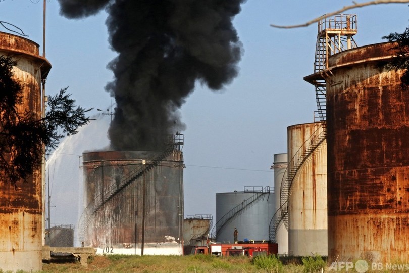 レバノン燃料貯蔵施設で大規模火災 数時間後に鎮火