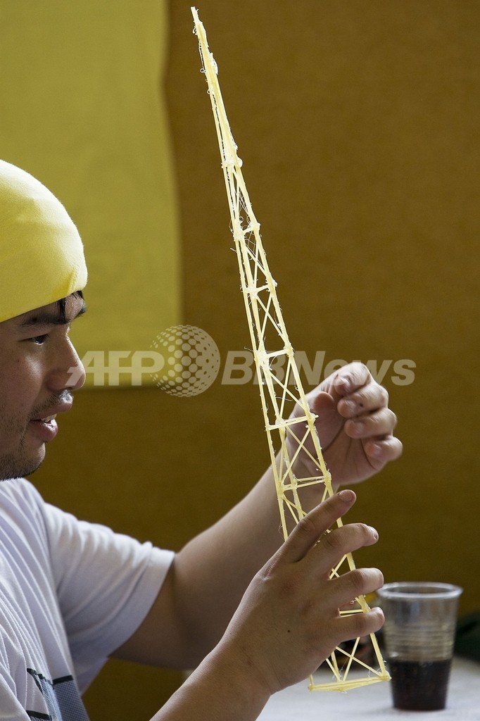 スパゲッティで5キロの荷重に耐える「構造物」を作れ！オランダ