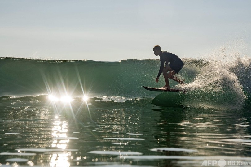 サーフィン各国代表選手、五輪会場で調整