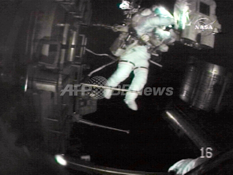スペースシャトル「ディスカバリー」、3度目の船外活動を終える