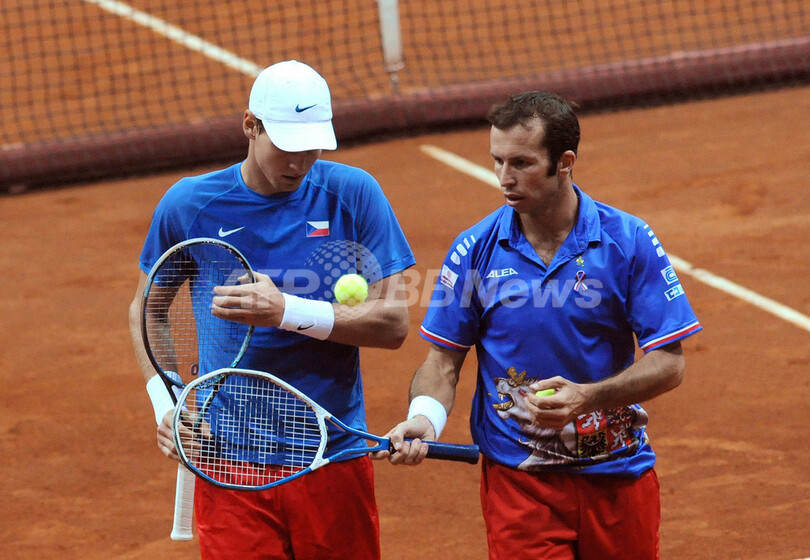 全対戦の決着は3日目に持ち越し、デビスカップ