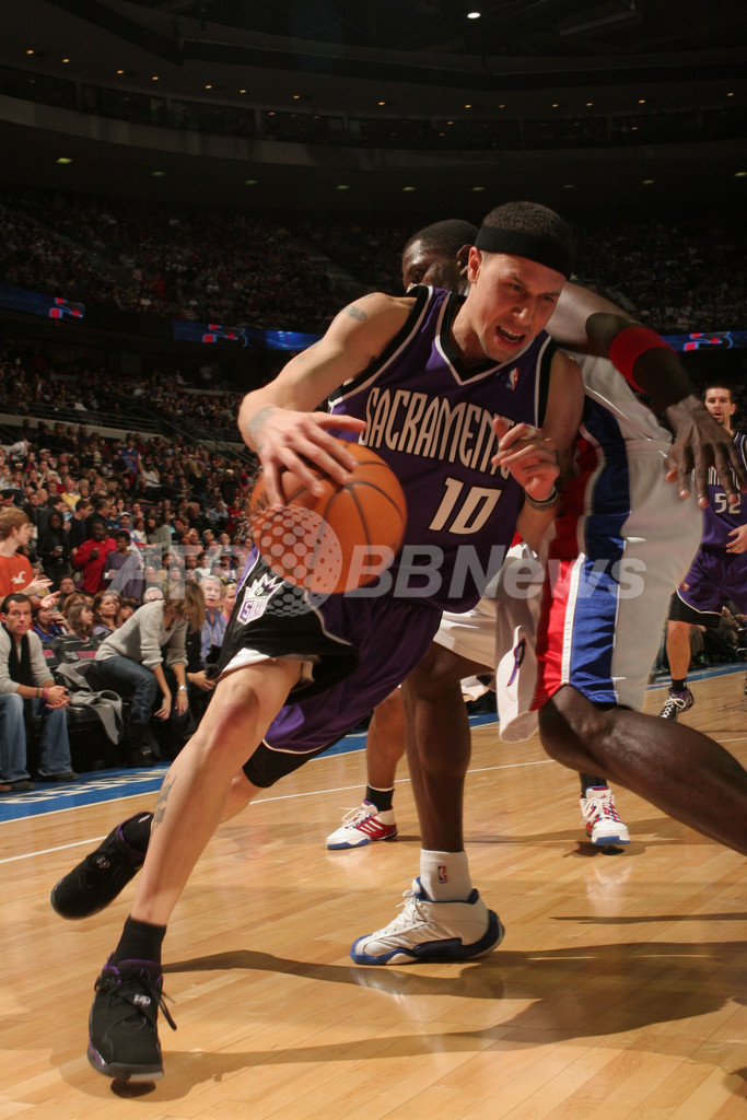 ピストンズ キングスを降しシーズン16勝目を挙げる