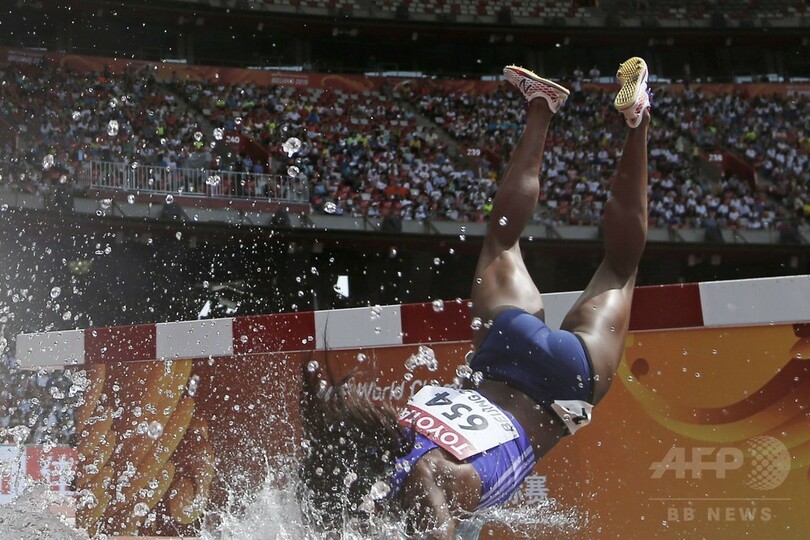 パナマのベル、水濠で激しく転倒―第15回世界陸上
