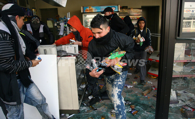 チリ、教育改革求める大規模デモが暴徒化