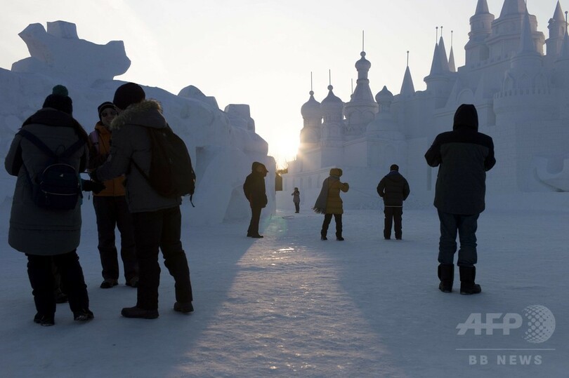 色鮮やかな氷の世界、中国ハルビンで恒例の「氷雪祭」
