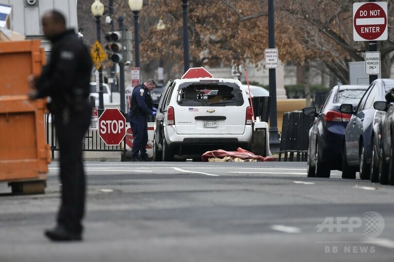 米ホワイトハウス近くに車突っ込む 運転の女拘束