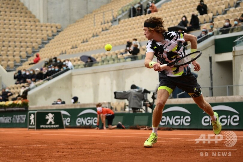 チチパス、「目に異変」も自身初の全仏OP8強入り