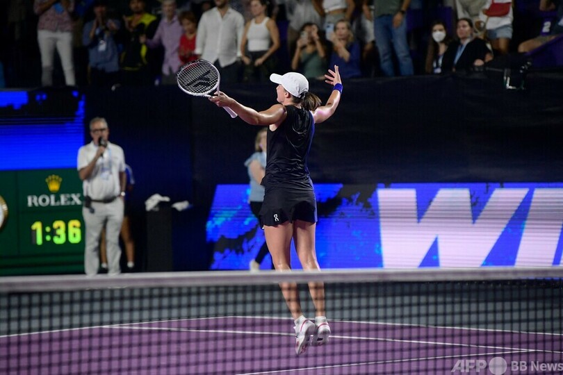 シフィオンテクがサバレンカ破る WTAファイナルズ決勝進出