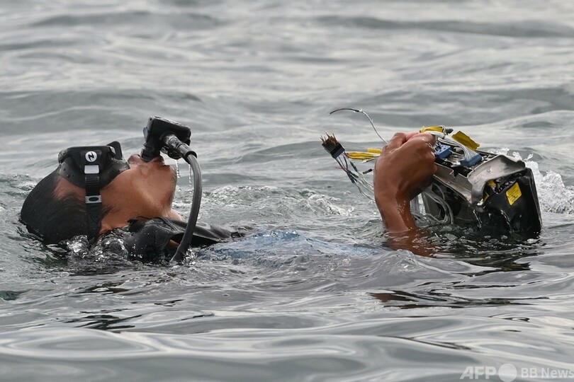 消息絶ったインドネシア旅客機、ジャワ海に墜落 人体の一部発見