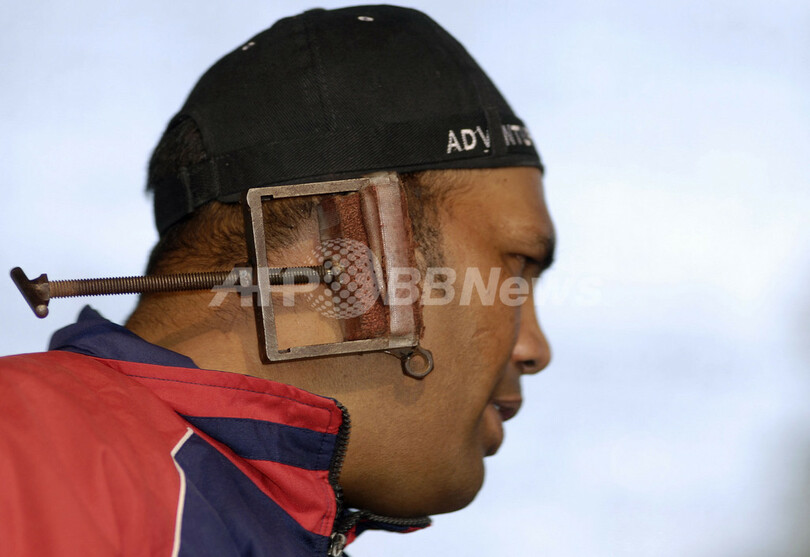 耳を使った重量挙げで世界記録