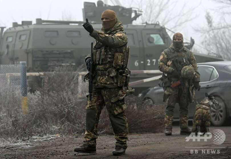 ウクライナ東部、政府と親ロ武装勢力が捕虜交換