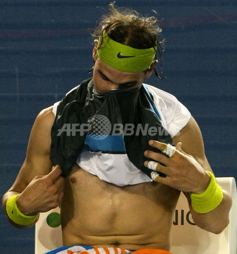 ナダルが決勝進出、 5時間14分の熱戦制す 全豪オープン