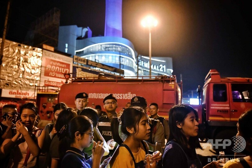 タイ銃乱射立てこもり、警察が突入するも依然続く 死者21人に