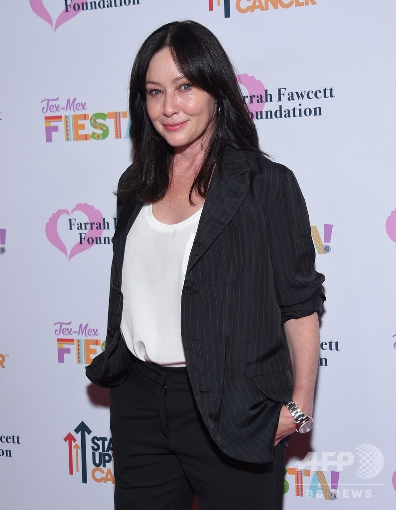 「ビバヒル」出演のシャナン・ドハティさん、乳がん再発を告白