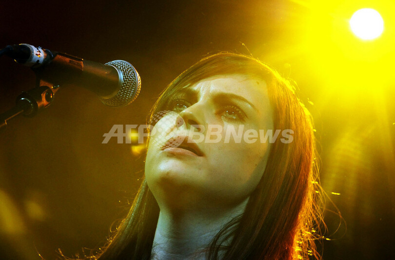 ヨーロッパ中心に大ブレイク、エイミー・マクドナルドがパフォーマンス