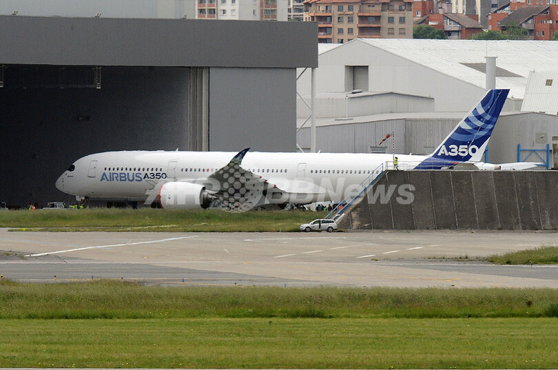 エアバスがA350を初披露、ボーイング787に対抗
