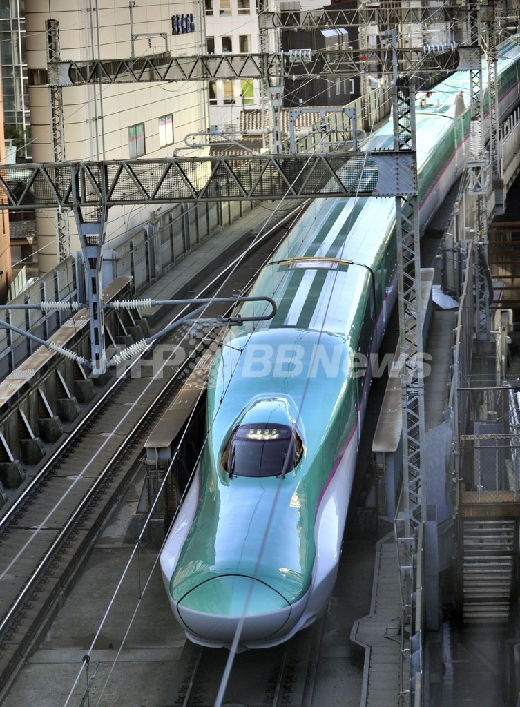 新幹線「はやぶさ」がデビュー