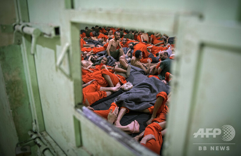 過密と悪臭 「IS戦闘員」収容施設の内側 シリア【再掲】