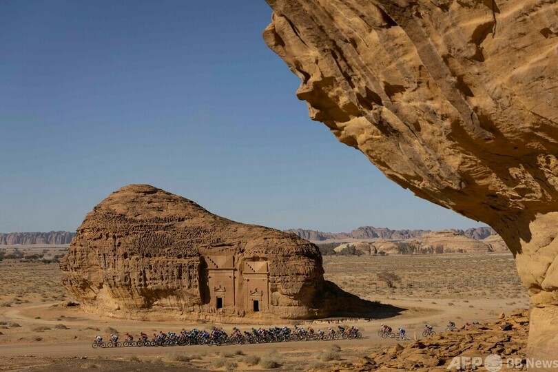 アルヒジュル古代遺跡の巨大墓石 サウジアラビア